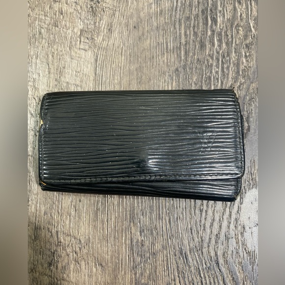 LOUIS VUITTON Epi Black Leather Key Holder - Picture 3 of 7